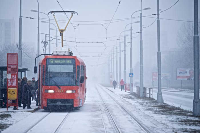 Ilustračný obrázok k článku Cestujúci pripravte sa: MHD v niektorých mestských častiach môže meškať aj 30 minút