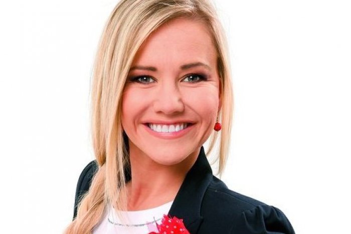 Ilustračný obrázok k článku Prehrala stávku: Herečka Zuzana Haasová bude čašníčkou v Dobre&Dobré