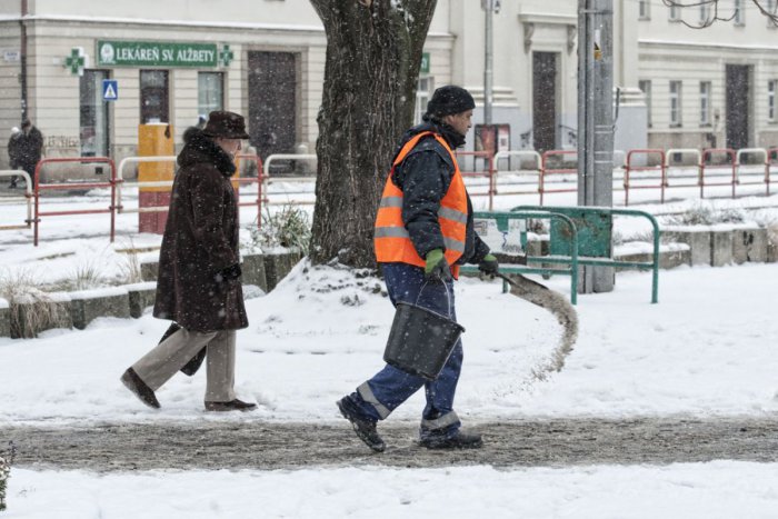 Ilustračný obrázok k článku Ako sú na tom chodníky vo vašej mestskej časti? Petržalčania v tom majú jasno