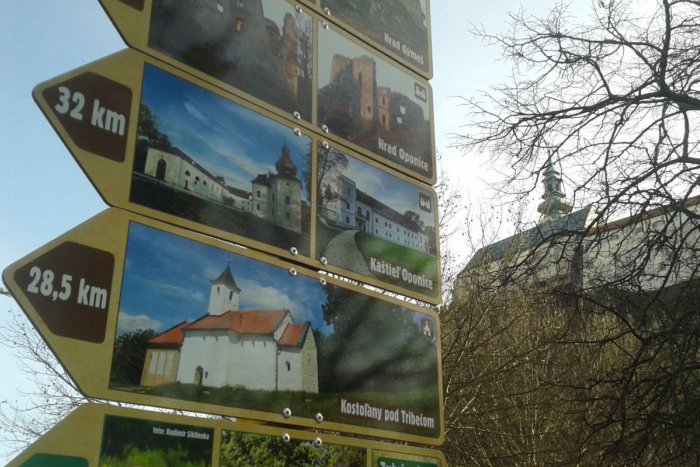 Ilustračný obrázok k článku Cesty Nitrianskeho kraja s novými značkami: Vodičov nasmerujú k turistickým cieľom