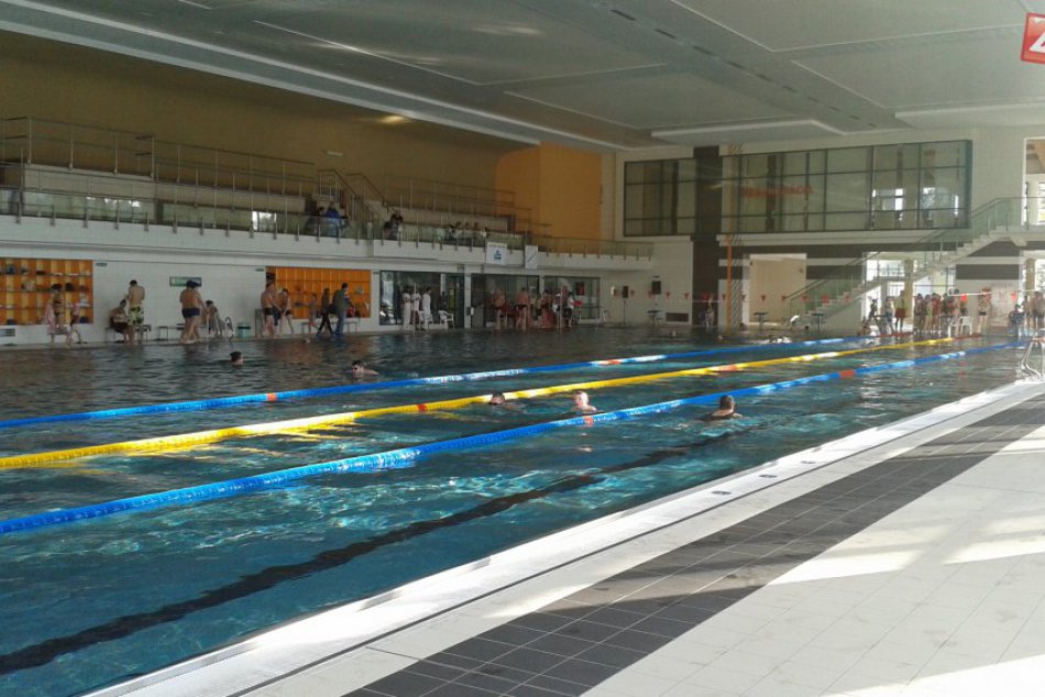 Ilustračný obrázok k článku Na bystrickej plavárni padol rekord: Hádajte, koľko ľudí odplávalo stovku za 24 hodín