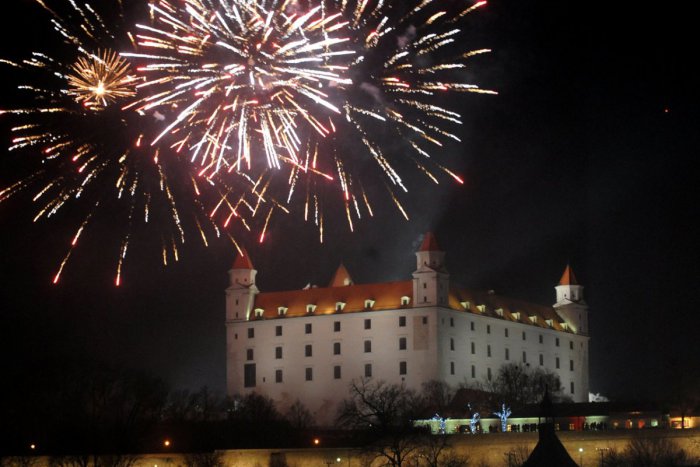 Ilustračný obrázok k článku Chystáte sa dnes oslavovať v uliciach Starého Mesta? Toto vás tam čaká