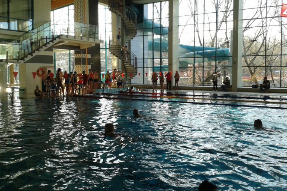 Ilustračný obrázok k článku Bystrica zažije nevšednú športovú olympiádu: Pozrite, kto si vďaka nej užije voľný vstup na plaváreň