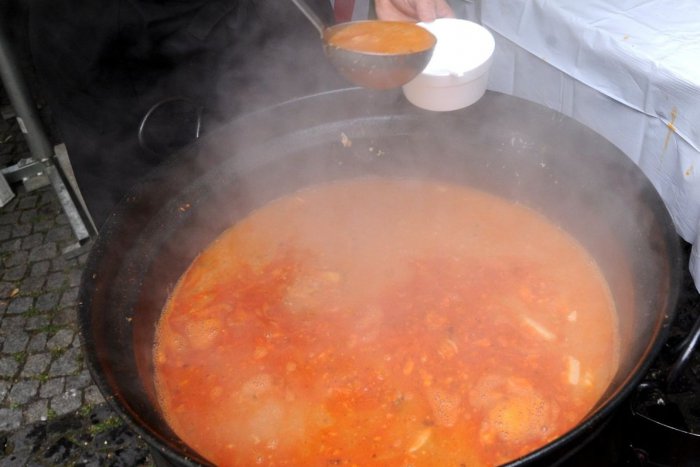 Ilustračný obrázok k článku Bratislavskí biskupi budú v piatok podávať pôstnu polievku na pomoc ľuďom v núdzi