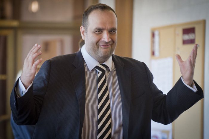 Ilustračný obrázok k článku RegioJet útočí: Vitajte v kraji korupcie a klientelizmu. Zodpovedný? Bratislavský župan Pavol Frešo