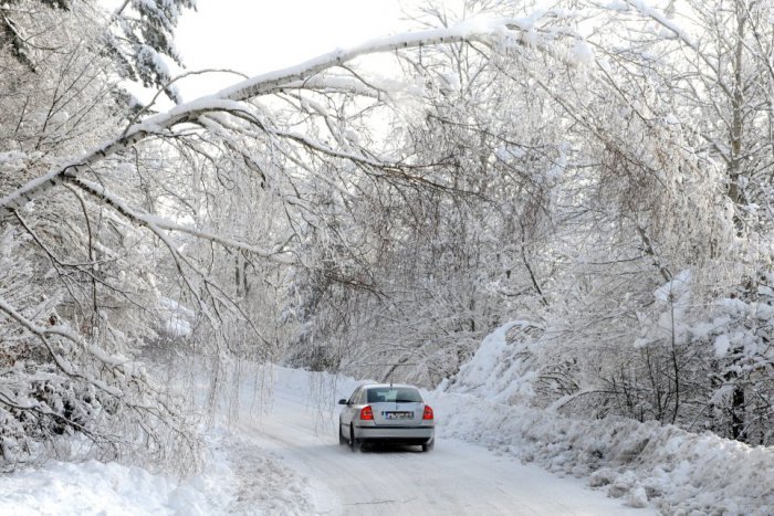 Ilustračný obrázok k článku Info z popradských vozoviek: Kde sa tvoria snehové záveje a kde je uzavretá cesta?