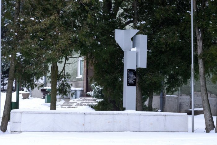 Ilustračný obrázok k článku Pomsta Nemcov ich obišla, tragická náhoda žiaľ nie: Takto Rusi nechtiac zbombardovali Zlatno