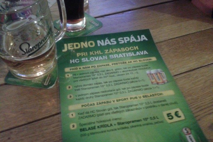 Ilustračný obrázok k článku Na vlastnej koži: Sledovali sme zápas Slovana v bratislavskom športovom pube