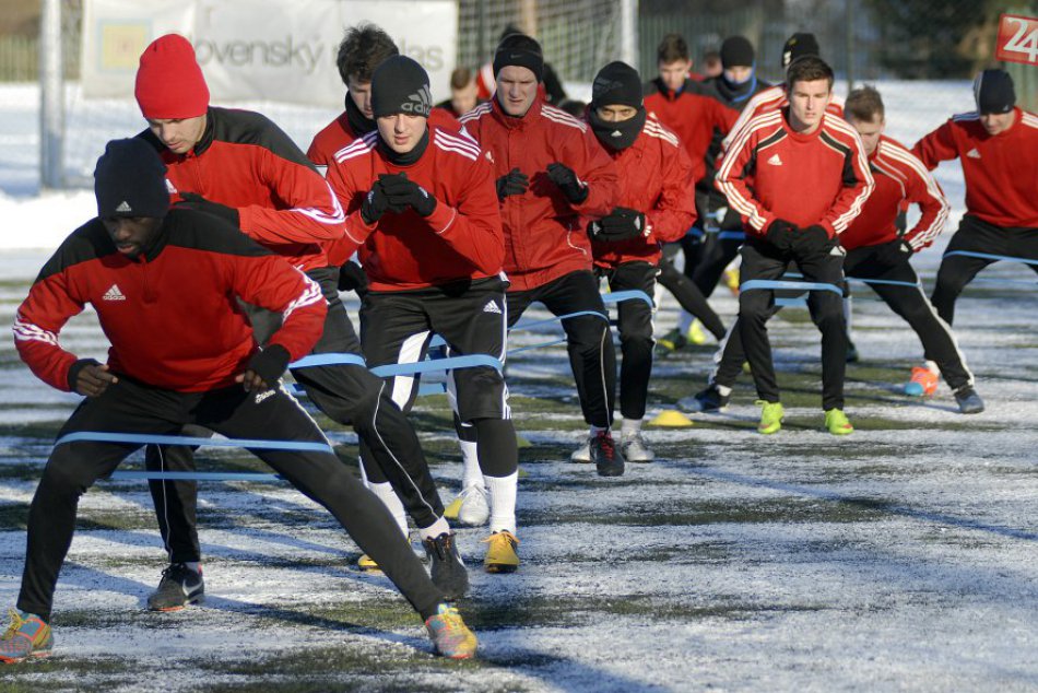 Ilustračný obrázok k článku Rana pre oslabenú Duklu: Klub potrebuje hráčov, no od disciplinárky dostal zákaz hosťovaní a prestupov