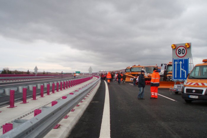 Ilustračný obrázok k článku Novinka na D1 medzi Prešovom a Košicami: Na nebezpečnú jazdu vás upozornia akustické pásy