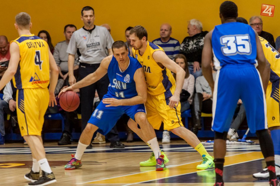 Ilustračný obrázok k článku Bojovné derby vo Svite: O bodoch rozhodli chyby v závere