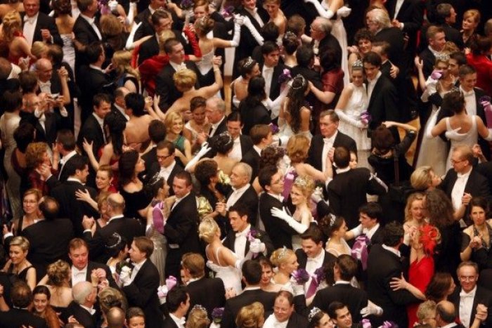 Ilustračný obrázok k článku Plesová sezóna začína aj v Košiciach: Kde a kedy môžeme pretancovať noc?