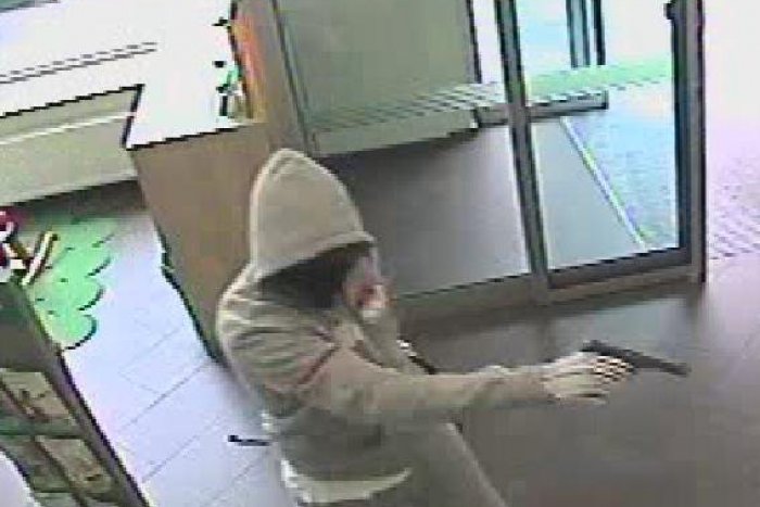 Ilustračný obrázok k článku Neznámy páchateľ so zbraňou v ruke prepadol stávkovú kanceláriu na Mlynských Nivách