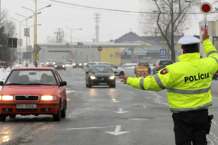 Ilustračný obrázok k článku Prasknuté vodovodné potrubie komplikuje dopravu. Račianskej ulici sa vyhnite