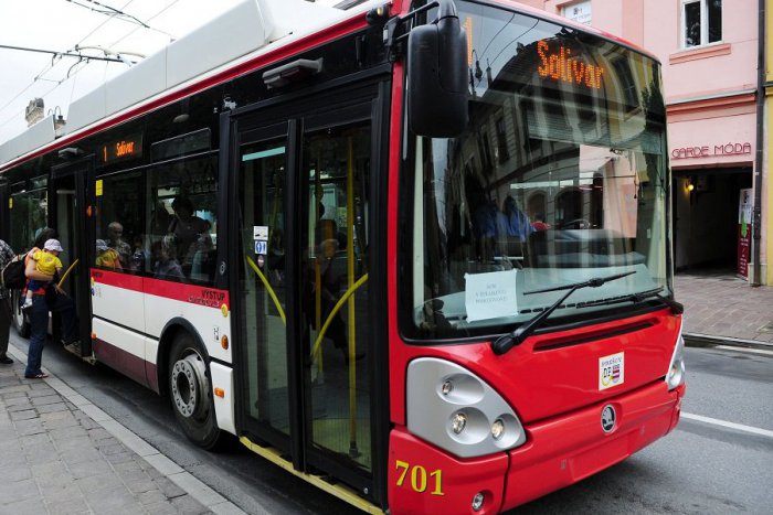 Ilustračný obrázok k článku Prešovčan (40) v trolejbuse čelil hrôze: Mladíkom vytkol správanie, začali ho biť!