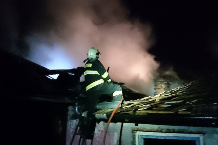 Ilustračný obrázok k článku Hasiči zo Spišskej Novej Vsi bojovali s ohňom: Horeli až štyri domy!