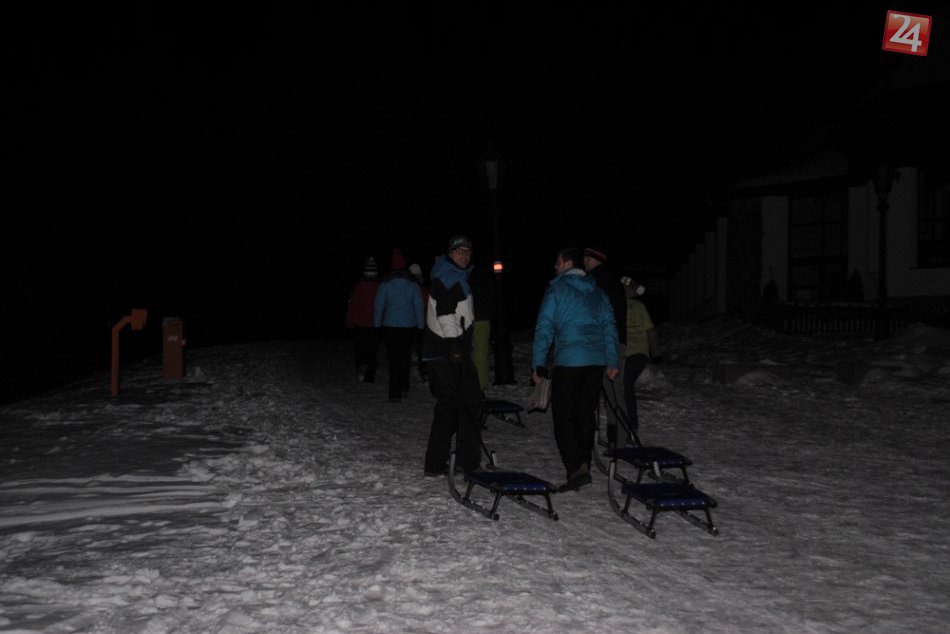 Ilustračný obrázok k článku Novoročná sánkovačka pod Štartom: Tržné poranenie stehna a prevoz do nemocnice