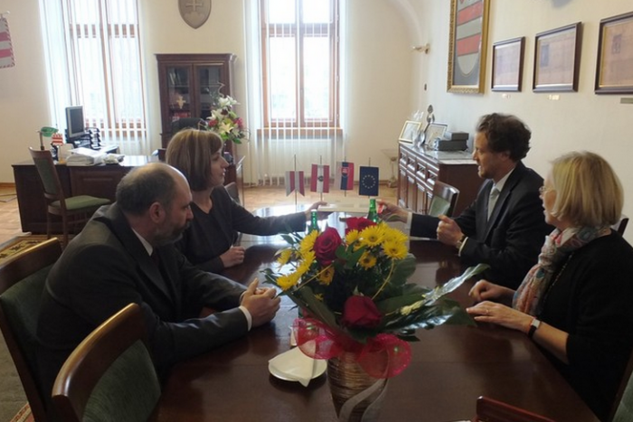 Ilustračný obrázok k článku Náš región chytil za srdce rakúskeho veľvyslanca: Očarený sa rozhodol pre návrat i so svojou rodinou!