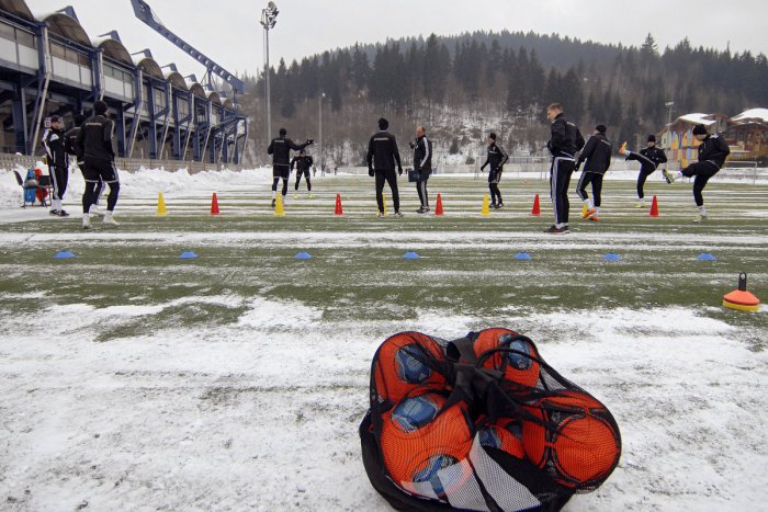 Ilustračný obrázok k článku Čo malo platiť, už neplatí: Zreľák ide do Slovana. Vracia sa Sapara