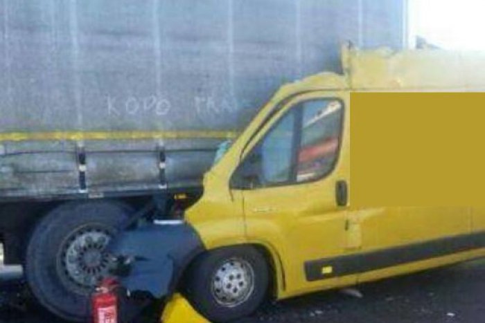 Ilustračný obrázok k článku Pri nešťasti na R1 zahynul 1 vodič, 8 ľudí je zranených: PRVÉ FOTKY z nehody!