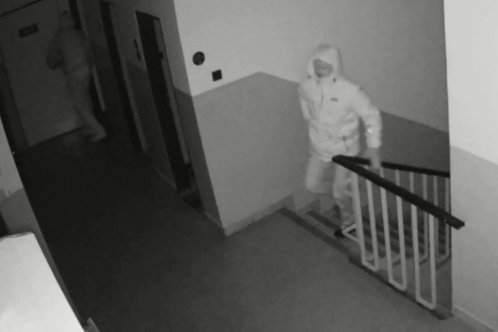 Ilustračný obrázok k článku Pozrite si ZÁBERY priamo z miesta činu: Muži zákona vhlásili pátranie po týchto dvoch mužoch!