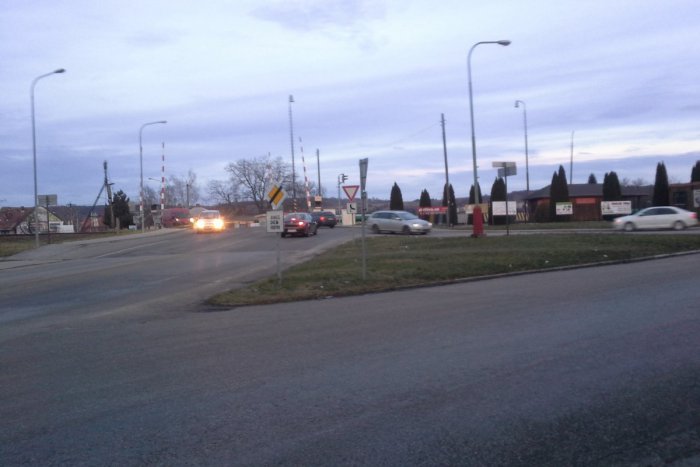 Ilustračný obrázok k článku Verejné prerokovanie plné otázok a emócií: Aký bude osud železnice v Hlohovci?