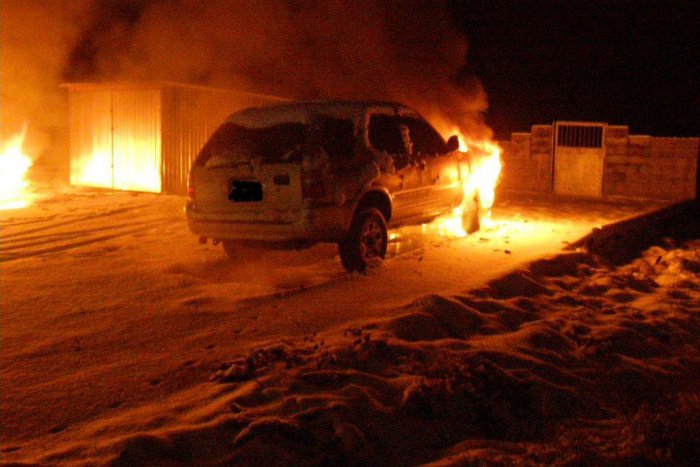 Ilustračný obrázok k článku Nepokoje v Petržalke: Obyvateľov vystrašilo ďalšie horiace auto