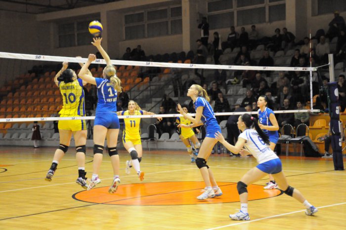 Ilustračný obrázok k článku Vyrovnané zápasy volejbalových tímov: Víťazstvo však na svoju stranu nenaklonili