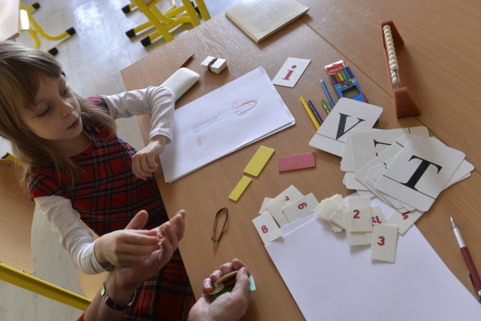 Ilustračný obrázok k článku Rodičia budúcich prváčikov! Zapíšte svoje dieťa do ZŠ na Ulici mládeže. Dovedieme ho až k maturitnému stolu.