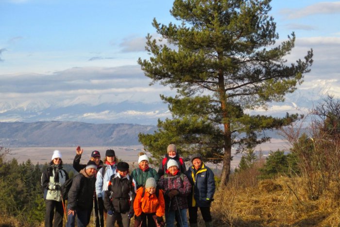 Ilustračný obrázok k článku Breznianski turisti sa vybrali do obľúbenej destinácie: Prehliadli si symbolický cintorín aj ruiny vyše 700-ročného kláštora