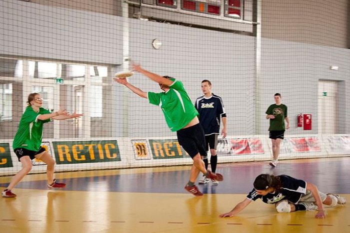 Ilustračný obrázok k článku Netradičné športy v Hlohovci: Ultimate frisbee, férová hra ktorá nepotrebuje rozhodcu
