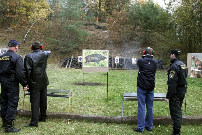 Ilustračný obrázok k článku Rusovčania si policajnú strelnicu nežeľajú. Kaliňák sľubuje jej presťahovanie do Stupavy, no problémom sú pozemky