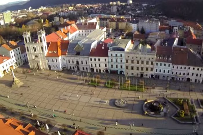 Ilustračný obrázok k článku Partia študentiek dostala parádny nápad: V originálnom VIDEU zachytili 7 divov Bystrice