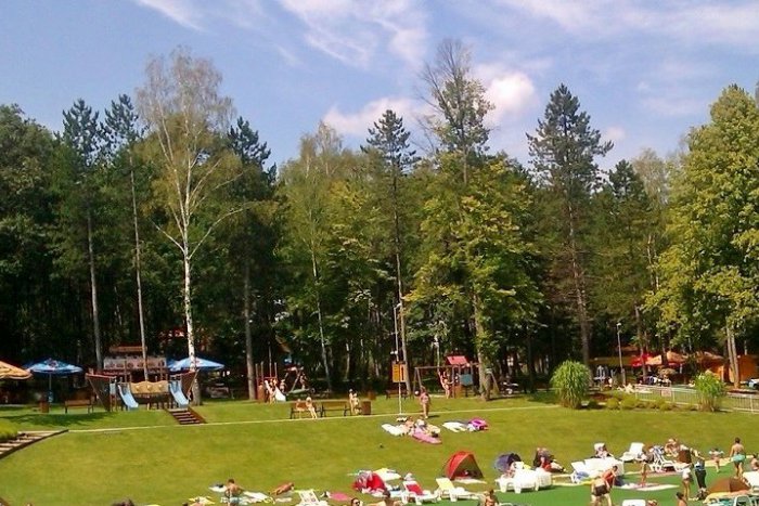 Ilustračný obrázok k článku Letná sezóna na Sninských rybníkoch ešte nekončí: Toľkoto ľudí tam už napočítali