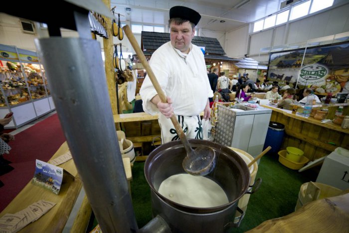 Ilustračný obrázok k článku Víno, jedlo, exotika:  Na prestížnom veľtrhu gastronómie zistíte, ako ide láska cez žalúdok