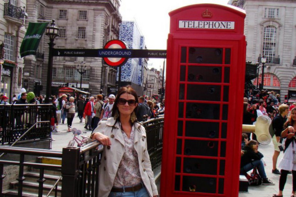 Ilustračný obrázok k článku Nikoleta (25) o práci recepčnej v Londýne: Do Anglicka som odišla žiť, nie pracovať