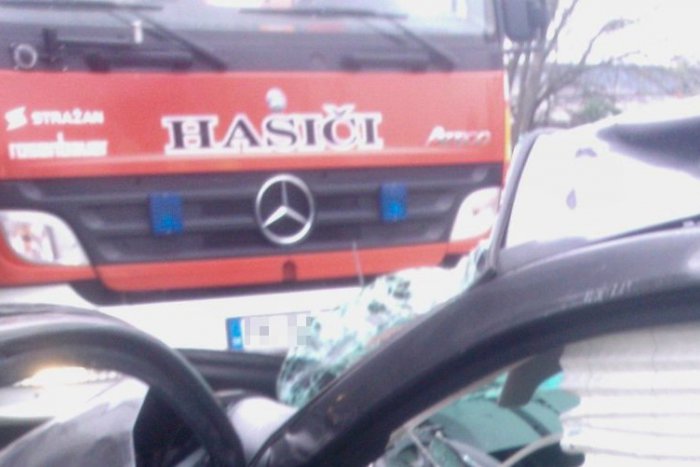 Ilustračný obrázok k článku V Rusovciach sa zrazili dve autá. Na mieste zasahujú hasiči