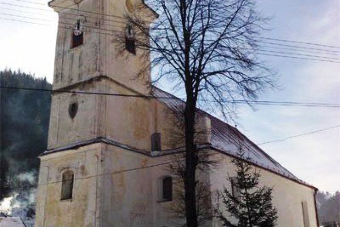 Ilustračný obrázok k článku Vo Vyšnej Boci prišli na užitočnú fintu: Takto chcú pomôcť chátrajúcemu kostolu