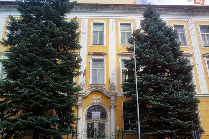 Ilustračný obrázok k článku Kedysi drali školské lavice, dnes patria medzi zvučné mená: Takéto známe tváre študovali v Rožňave