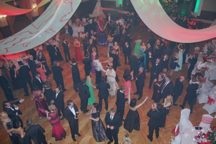 Ilustračný obrázok k článku TIPY na víkend: Plesy, zábavy, maškaráky, pár koncertov, kino a výstavy