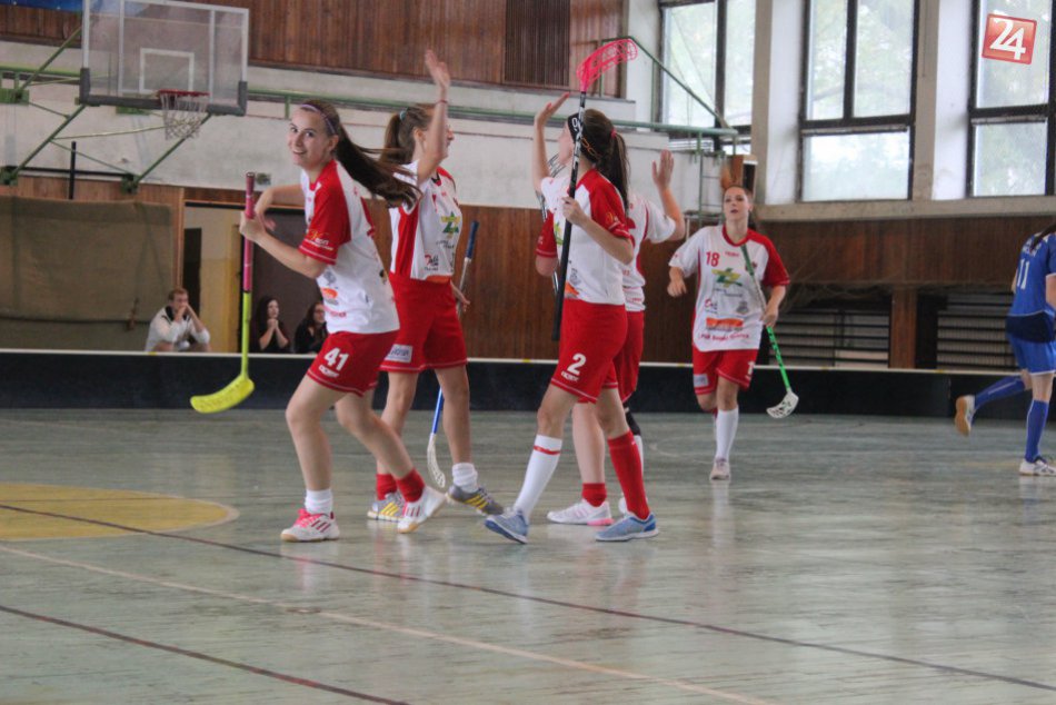 Ilustračný obrázok k článku Bystrické florbalistky valcujú výkonmi súperky: Historický úspech v celoštátnej lige žien!