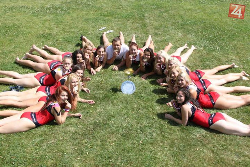 Ilustračný obrázok k článku Štartuje 1. liga vodného póla žien: Topoľčianske pirane idú obhajovať majstrovský titul!