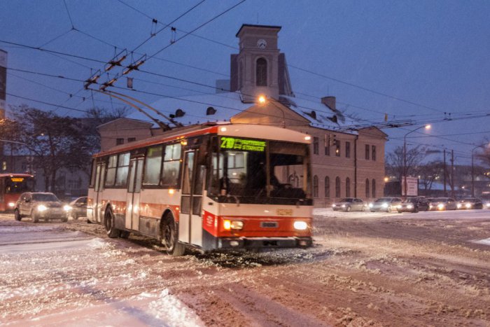 Ilustračný obrázok k článku Situácia na cestách sa už upokojila. Dopravný podnik bude zjazdnosť ciest kontrolovať aj v noci