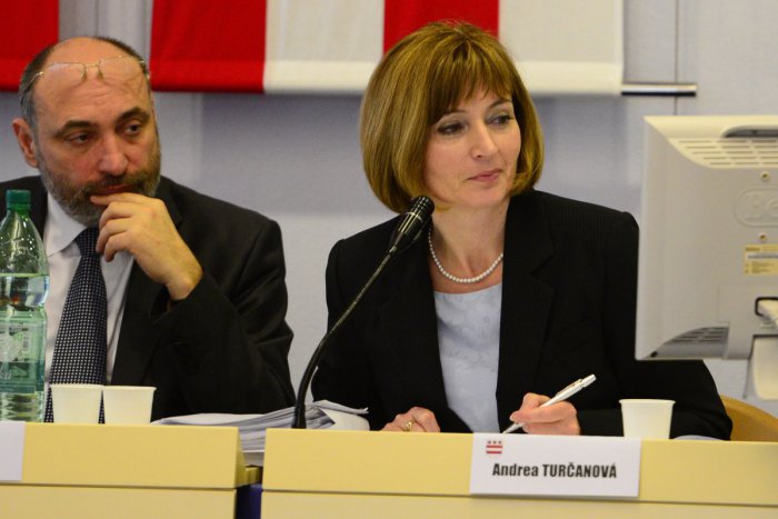 Ilustračný obrázok k článku Zaujímavé položky nového rozpočtu mesta: Koľko eur sa vyčlenilo na opravy ciest či chodníkov?