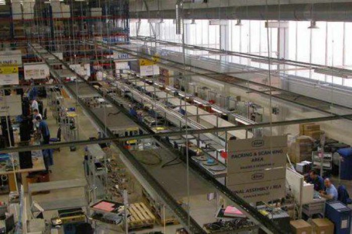 Ilustračný obrázok k článku Eltek pozastavil sťahovanie: Elektrotechnický výrobca ostáva v Hrádku