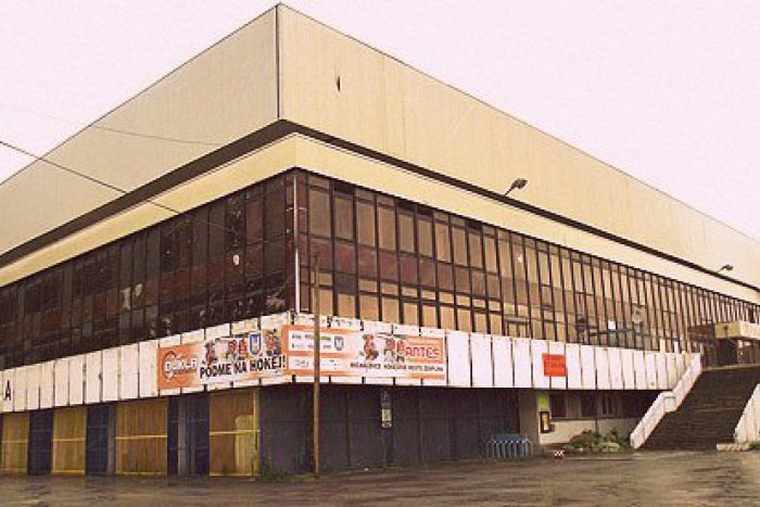 Ilustračný obrázok k článku Práce na zimáku v Michalovciach: Hotové by mali byť do konca roka