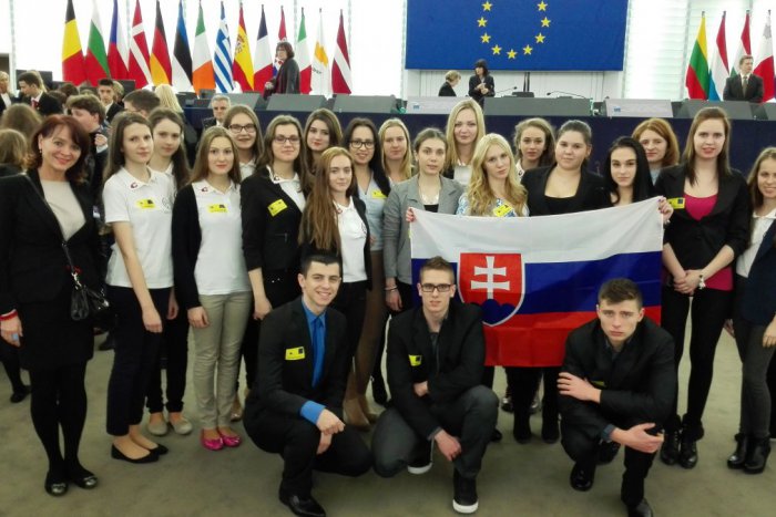 Ilustračný obrázok k článku Hlohovským študentom sa splnil sen: Stredoškoláci vyhrali súťaž a cestovali do Štrasburgu!