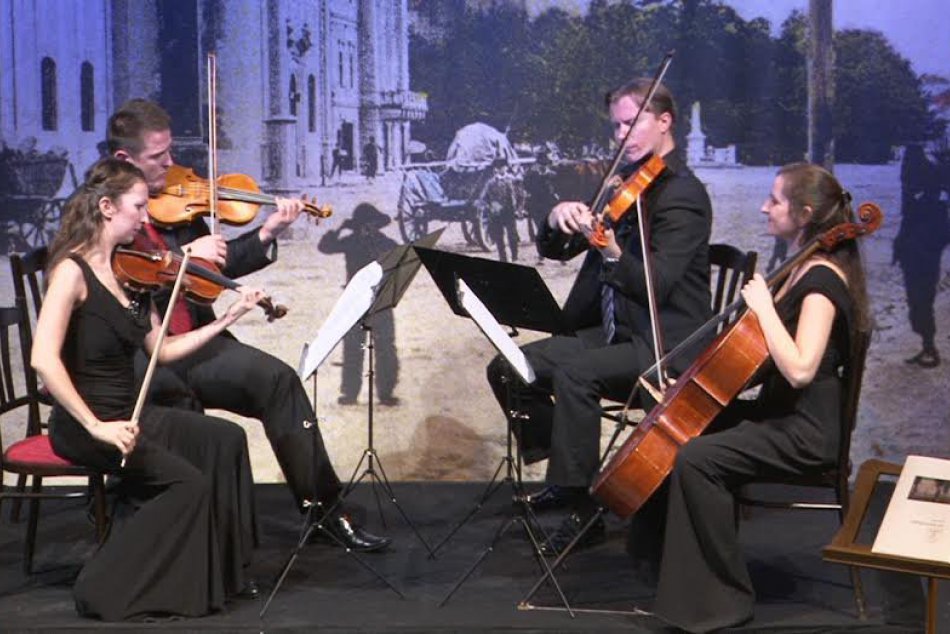 Ilustračný obrázok k článku Spišské divadlo oslavuje 35.narodeniny: Kedysi na jeho doskách hrával aj Vilo Rozboril