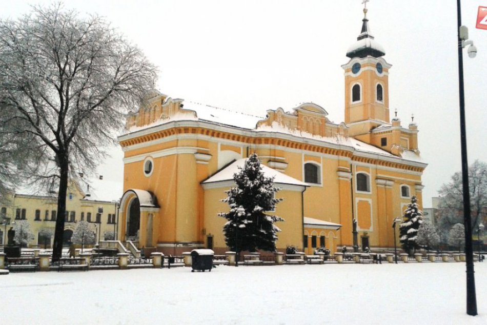 Ilustračný obrázok k článku Topoľčany konečne v bielom: TAKTO sa u nás vyšantila perinbaba!