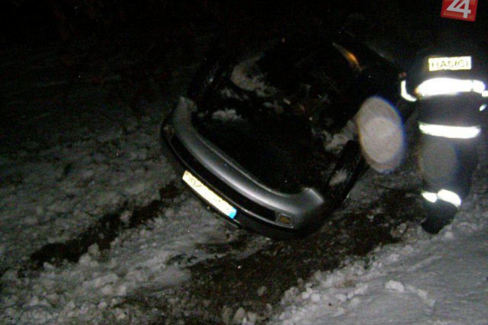 Ilustračný obrázok k článku FOTO z nehôd na našich cestách: Novozámockí hasiči majú plné ruky práce!